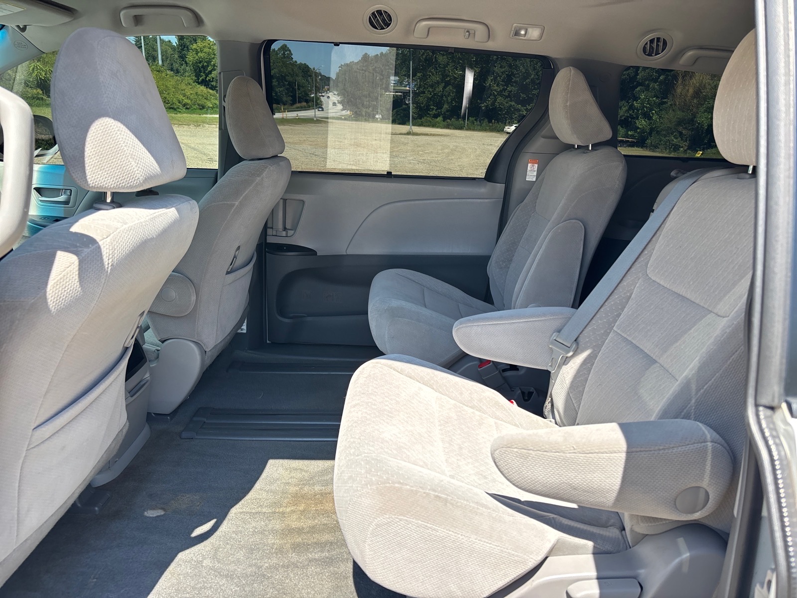 2017 Toyota Sienna LE - Photo 27