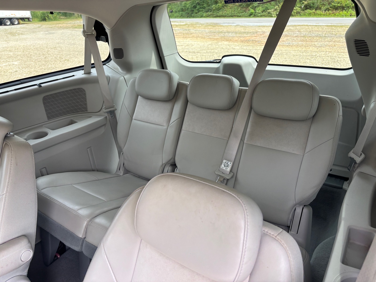 2010 Chrysler Town & Country Limited - Photo 28
