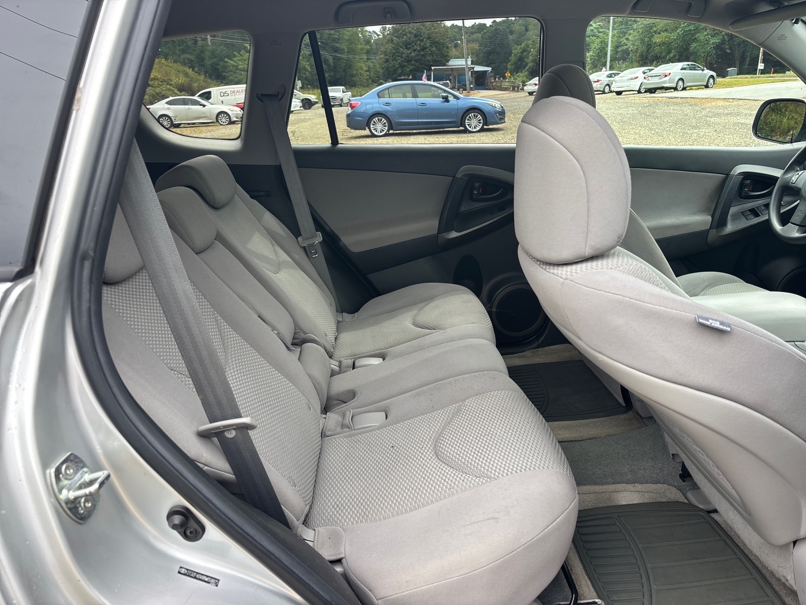 2011 Toyota RAV4 Base - Photo 31