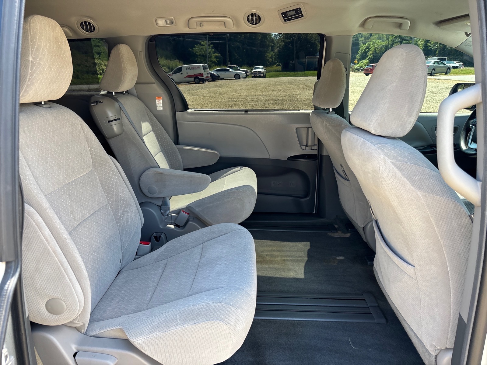 2017 Toyota Sienna LE - Photo 32