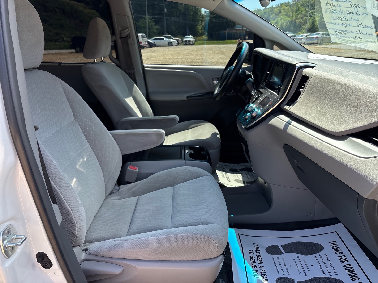 2017 Toyota Sienna LE - Photo 33