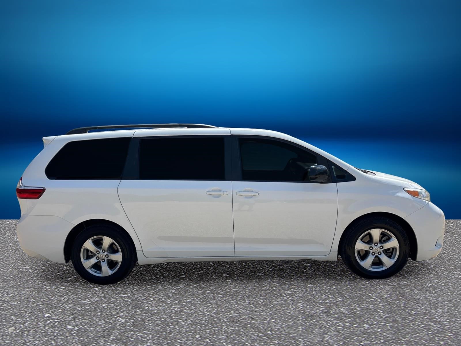 2017 Toyota Sienna LE - Photo 6
