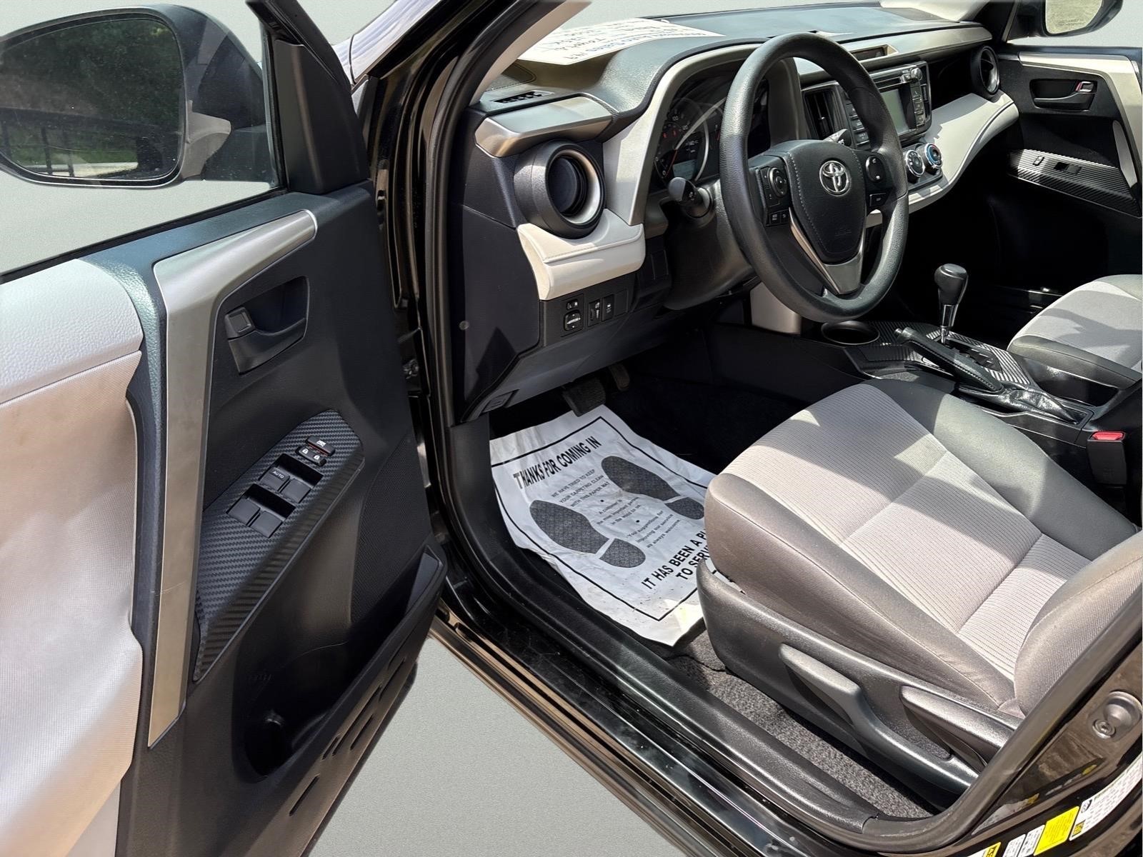 2013 Toyota RAV4 LE - Photo 7
