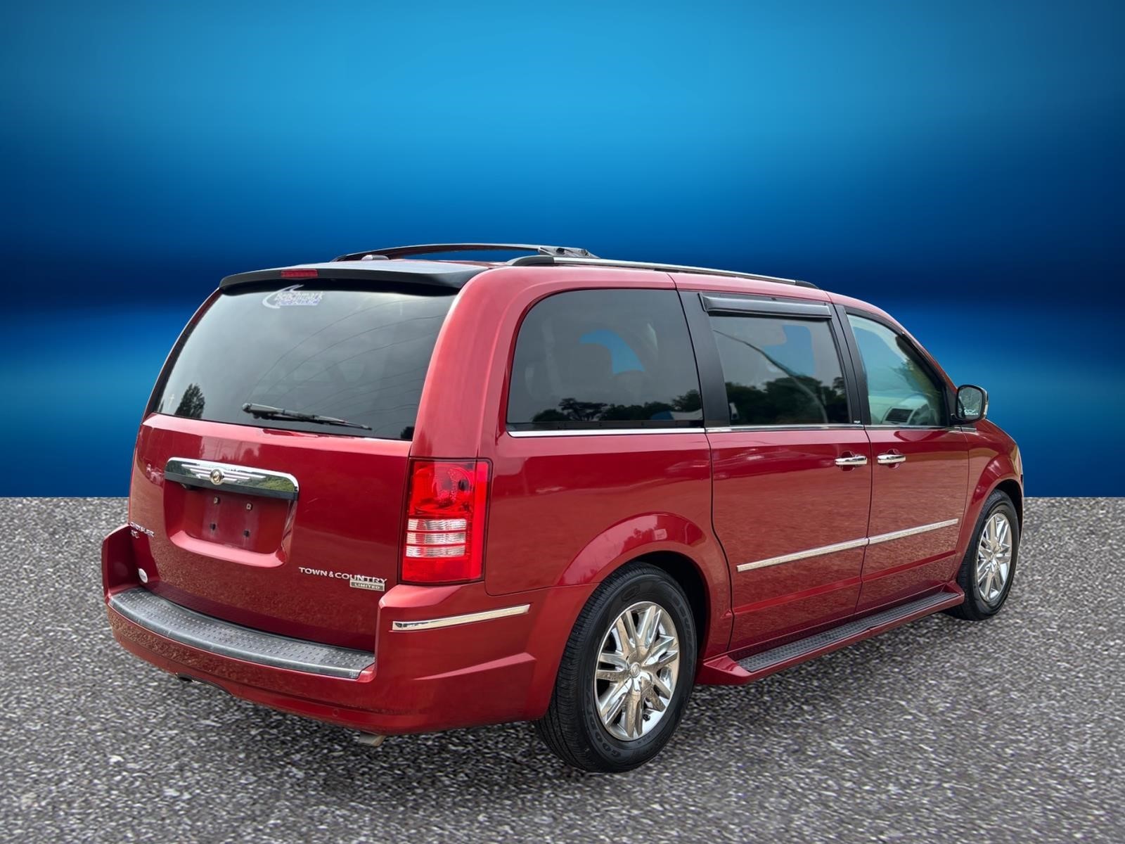 2010 Chrysler Town & Country Limited - Photo 8