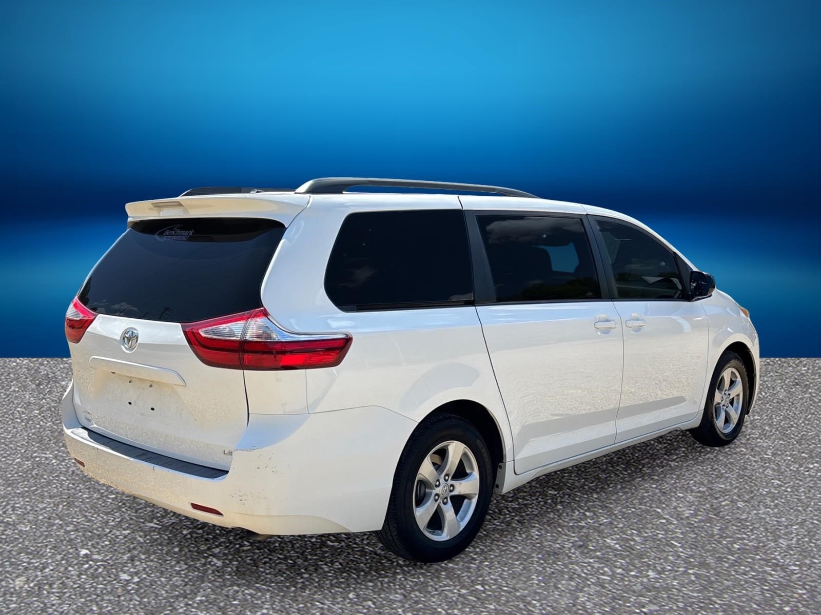 2017 Toyota Sienna LE - Photo 8