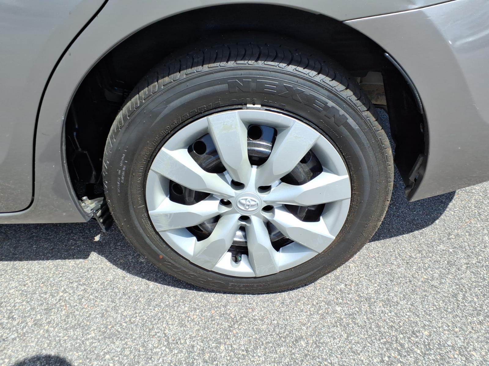 2014 Toyota Corolla LE - Photo 9