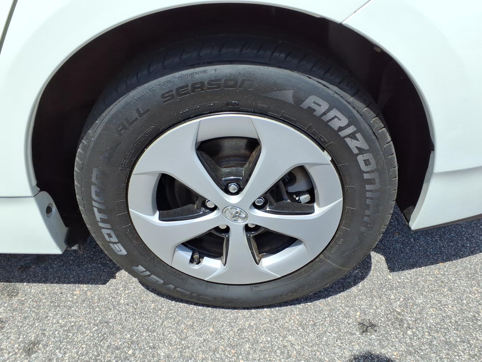 2013 Toyota Prius Two - Photo 9