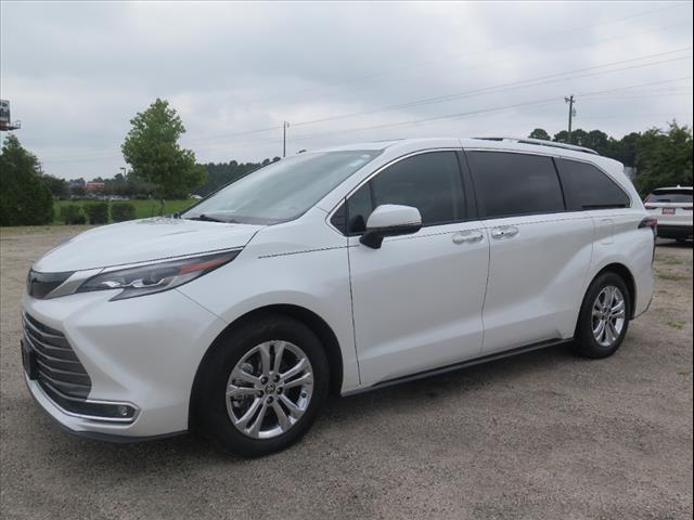2022 Toyota Sienna Platinum 7-Passenger