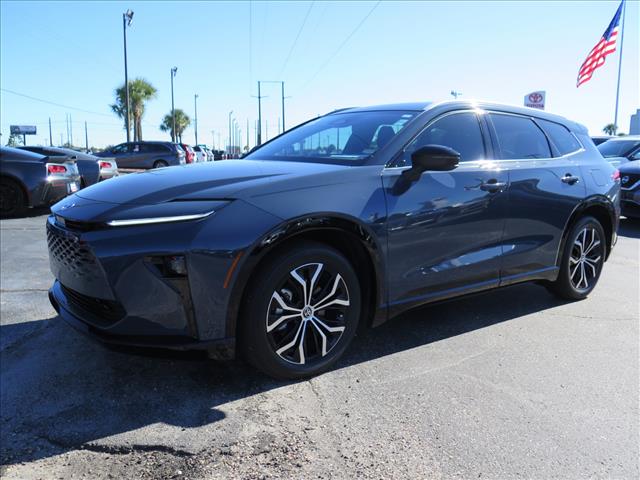 2025 Toyota Crown Signia XLE