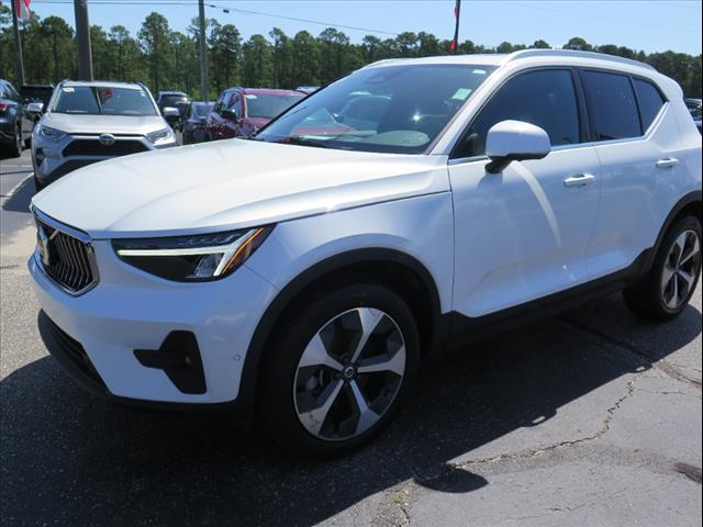 2023 Volvo XC40 B5 Plus Bright Theme