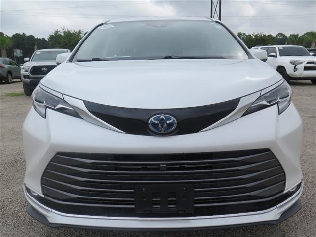 2022 Toyota Sienna Platinum 7-Passenger