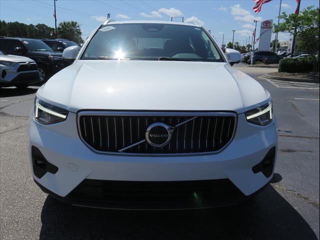 2023 Volvo XC40 B5 Plus Bright Theme