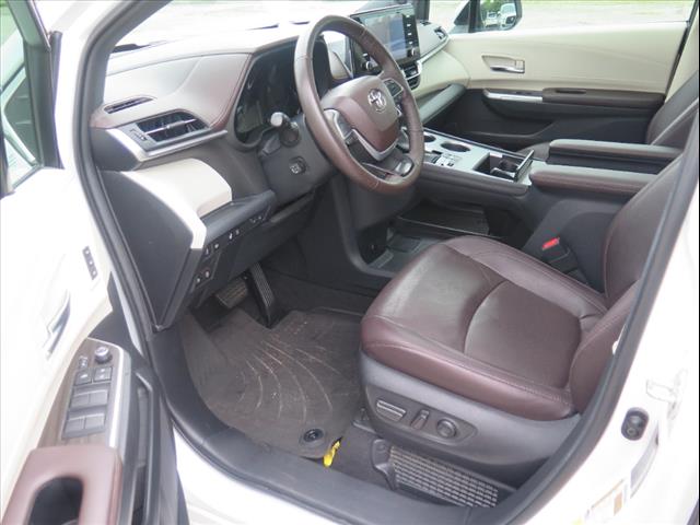 2022 Toyota Sienna Platinum 7-Passenger