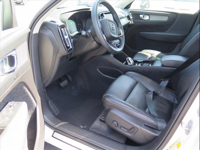 2023 Volvo XC40 B5 Plus Bright Theme