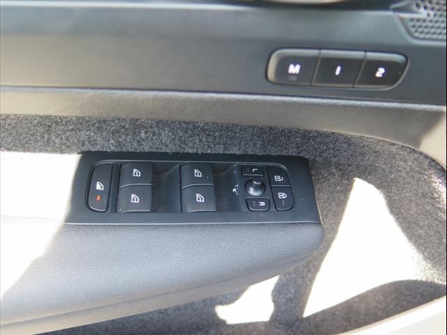 2023 Volvo XC40 B5 Plus Bright Theme