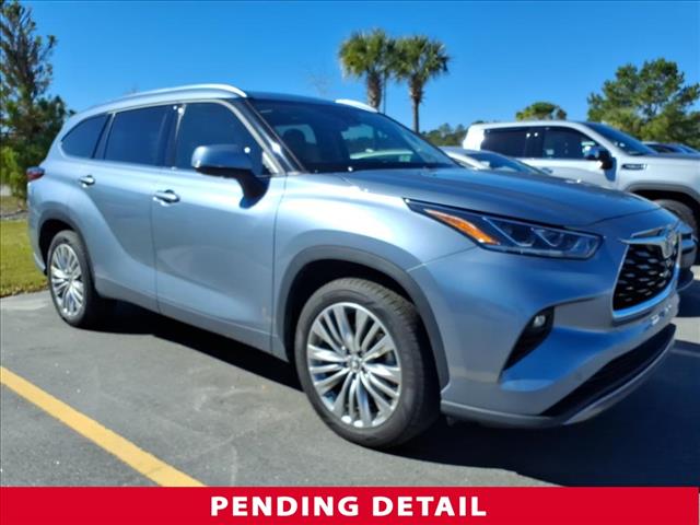 2022 Toyota Highlander Hybrid Platinum