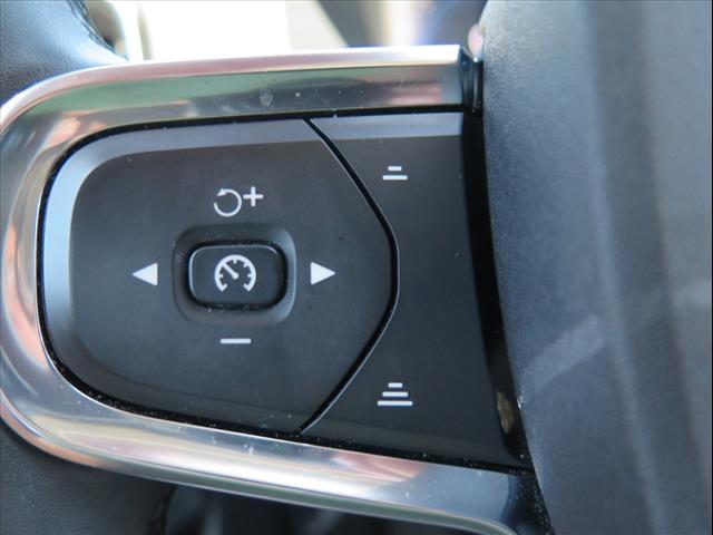 2023 Volvo XC40 B5 Plus Bright Theme