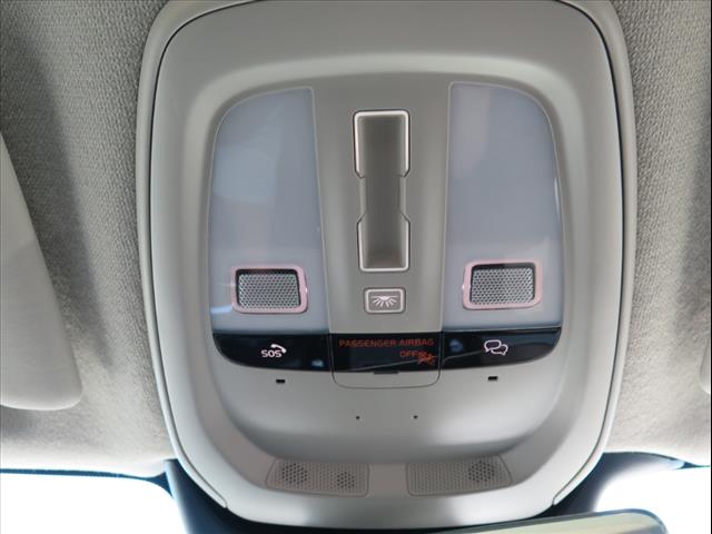 2023 Volvo XC40 B5 Plus Bright Theme