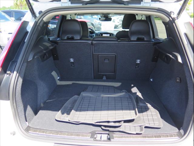2023 Volvo XC40 B5 Plus Bright Theme