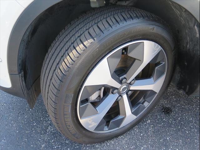 2023 Volvo XC40 B5 Plus Bright Theme