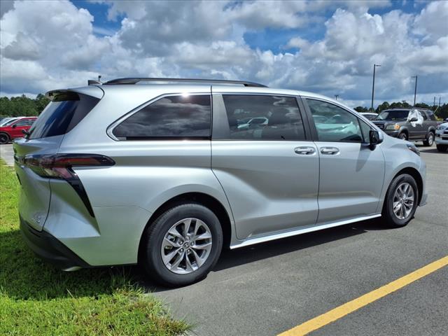 2024 Toyota Sienna LE 8-Passenger