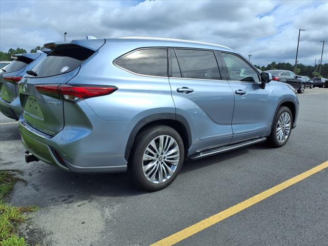 2023 Toyota Highlander Hybrid Platinum