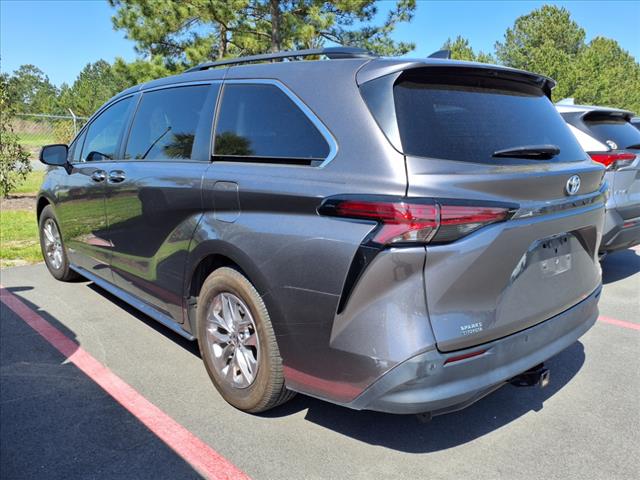 2021 Toyota Sienna XLE 8-Passenger