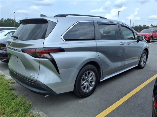 2021 Toyota Sienna XLE 8-Passenger