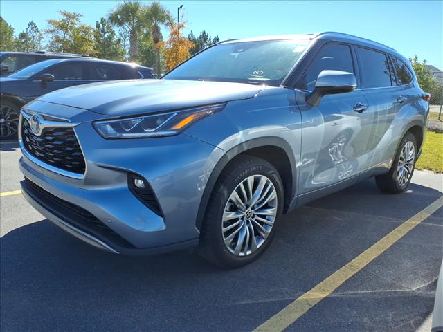 2022 Toyota Highlander Hybrid Platinum