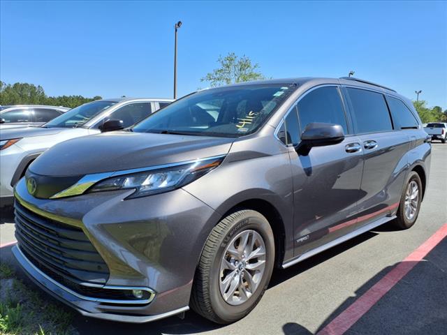 2021 Toyota Sienna XLE 8-Passenger