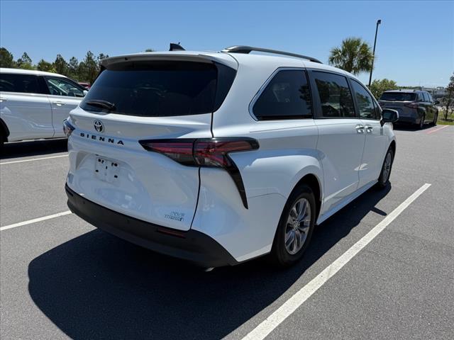2022 Toyota Sienna XLE