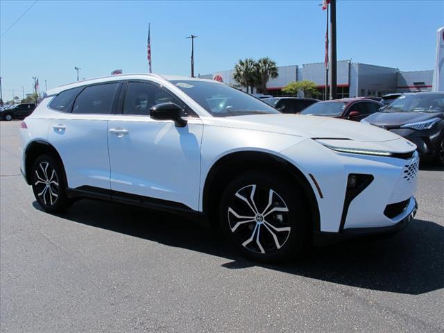 2025 Toyota Crown Signia XLE