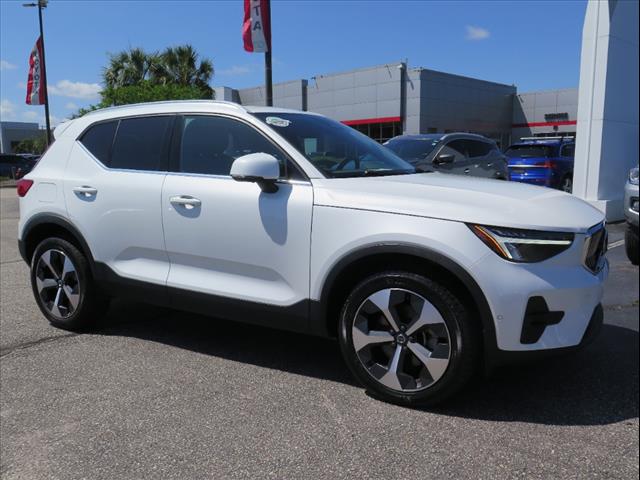 2023 Volvo XC40 B5 Plus Bright Theme
