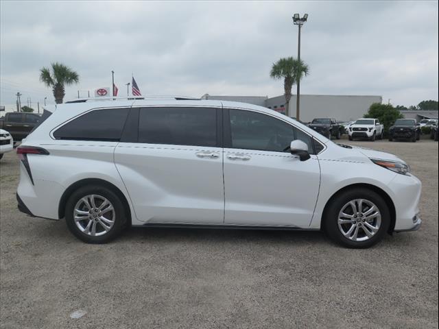 2022 Toyota Sienna Platinum 7-Passenger
