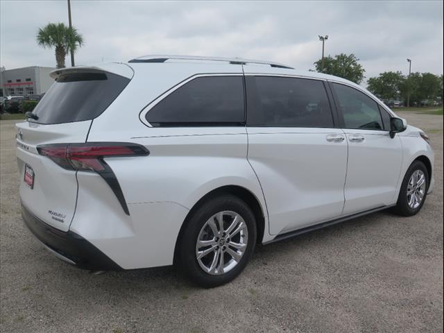 2022 Toyota Sienna Platinum 7-Passenger