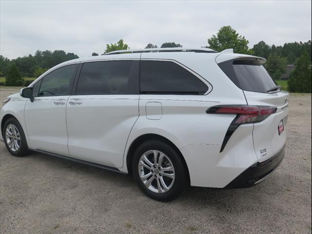 2022 Toyota Sienna Platinum 7-Passenger