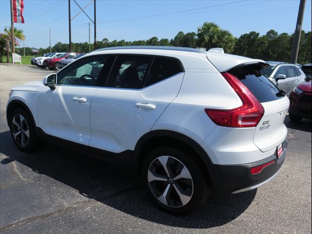 2023 Volvo XC40 B5 Plus Bright Theme