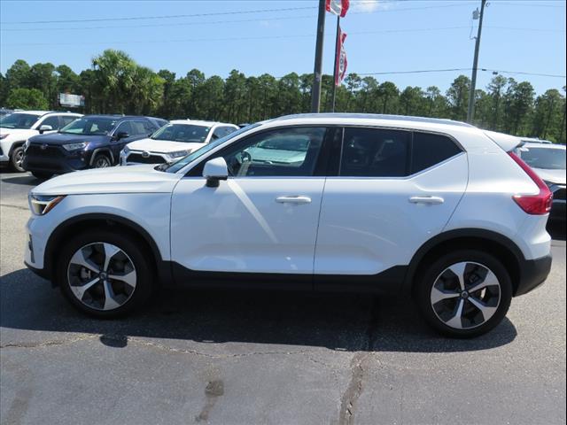 2023 Volvo XC40 B5 Plus Bright Theme