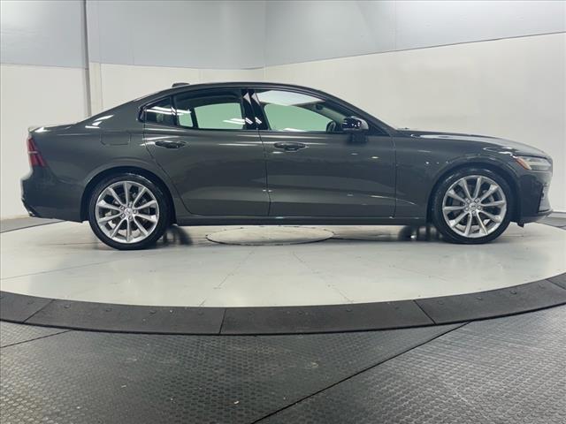 2021 Volvo S60 MOMENTUM