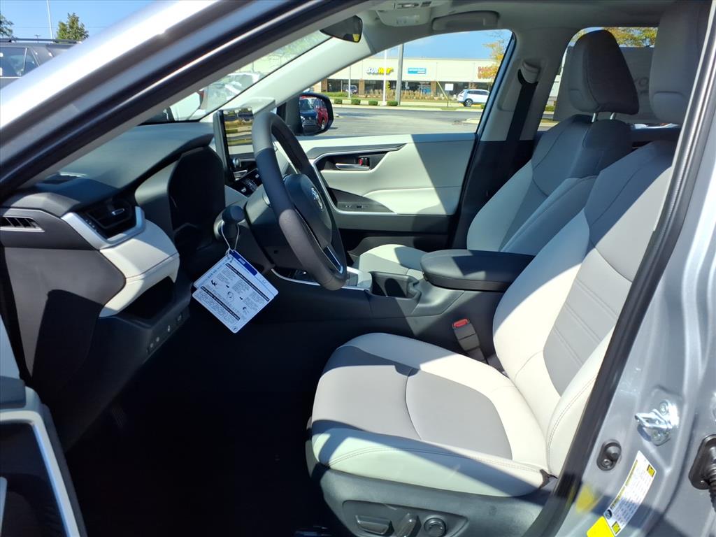 2025 Toyota RAV4 XLE Premium photo 9