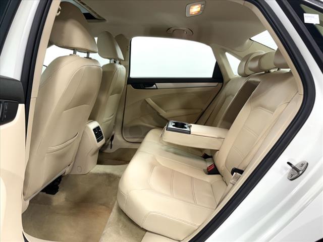 2013 Volkswagen Passat TDI SE W/SUNROOF