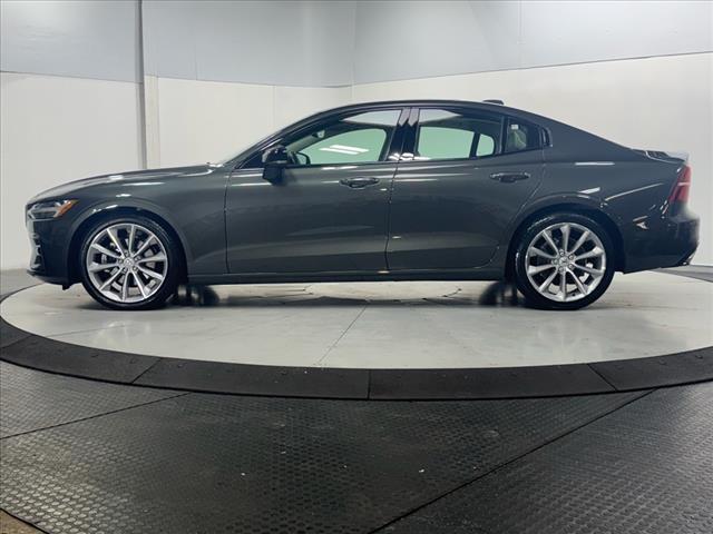 2021 Volvo S60 MOMENTUM