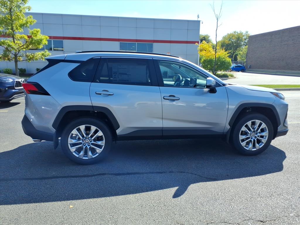 2025 Toyota RAV4 XLE Premium photo 5