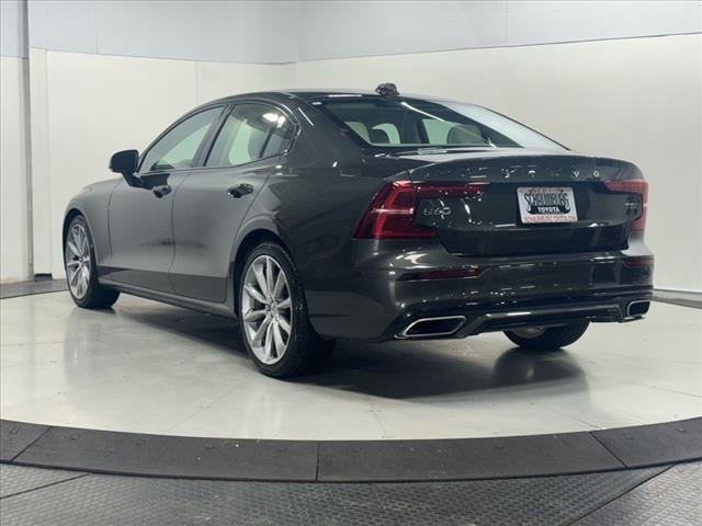 2021 Volvo S60 MOMENTUM