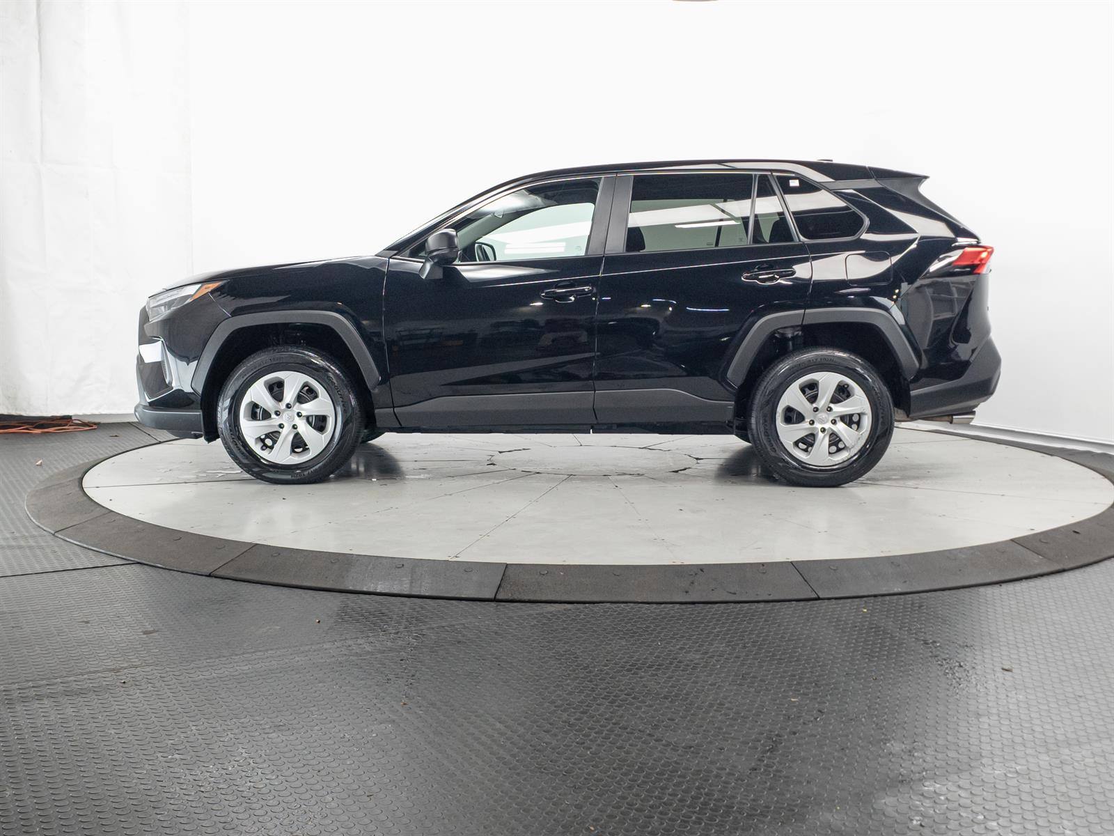 View vehicle photo 7