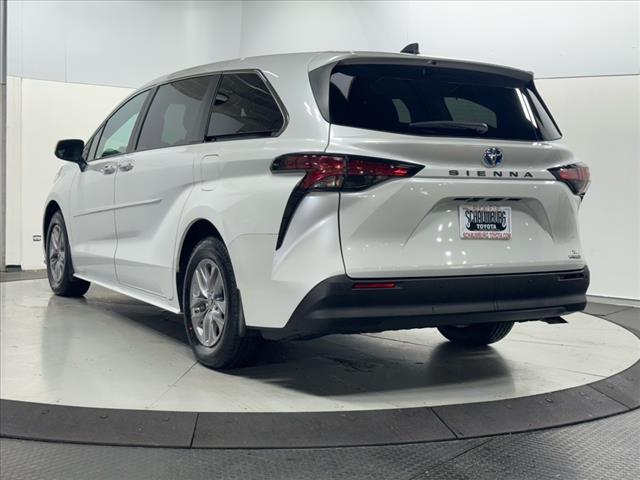 2022 Toyota Sienna XLE