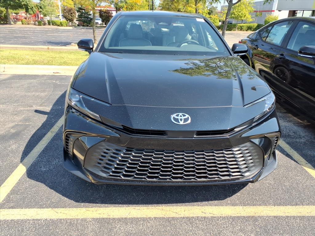 2026 Toyota Camry SE photo 8