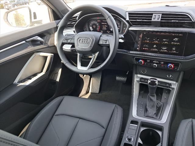 2025 Audi Q3 45 S line quattro Premium
