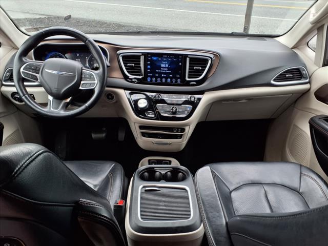 2017 Chrysler Pacifica Touring-L Plus