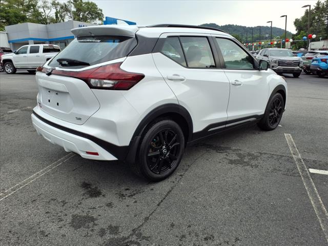 2023 Nissan Kicks SR